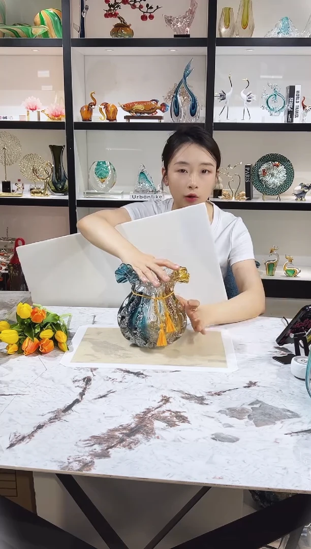 琉璃钱袋子造型花瓶