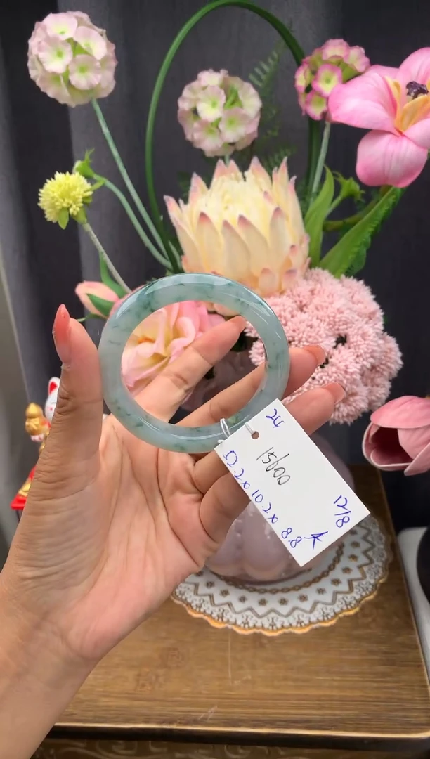 翡翠手镯未镶嵌手镯