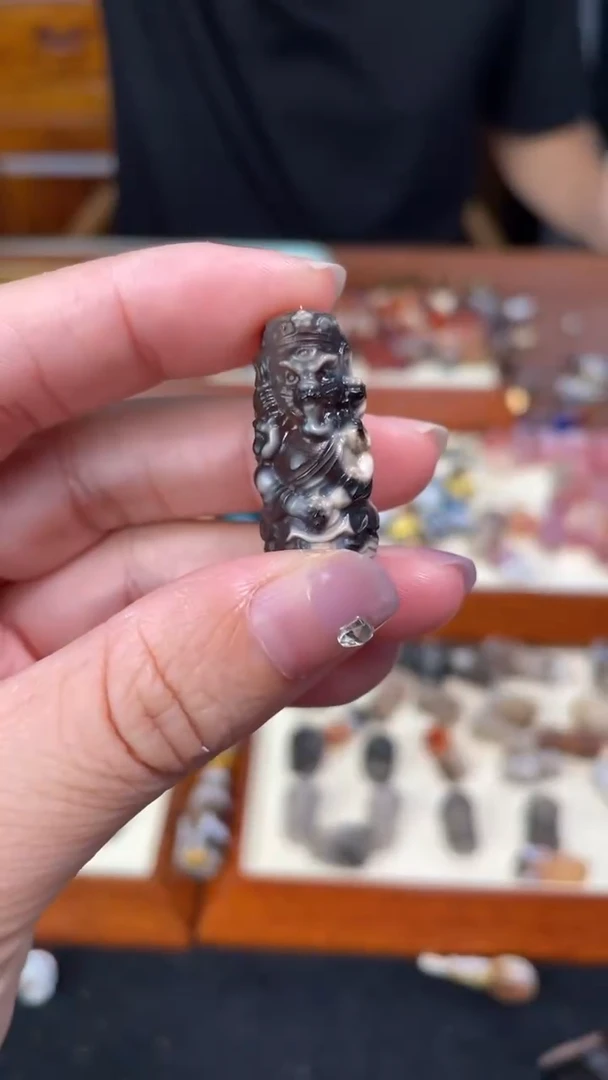 玛瑙/玉髓颈饰未镶嵌23四臂象神