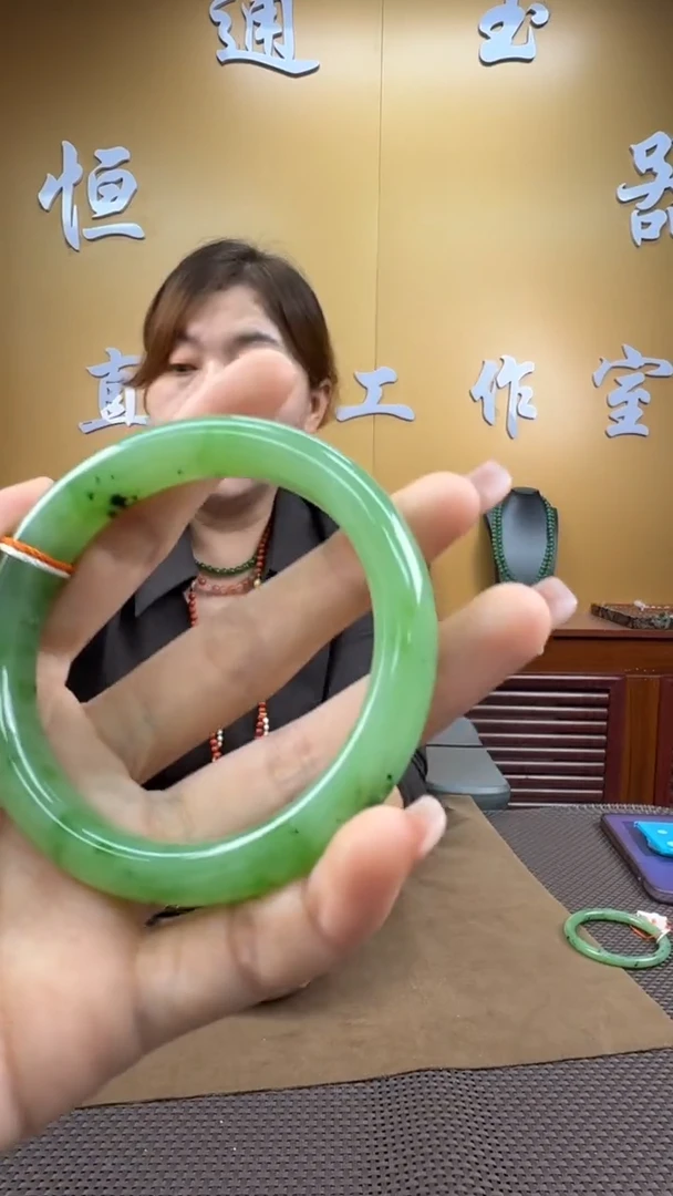 颈饰未镶嵌和田玉手镯59