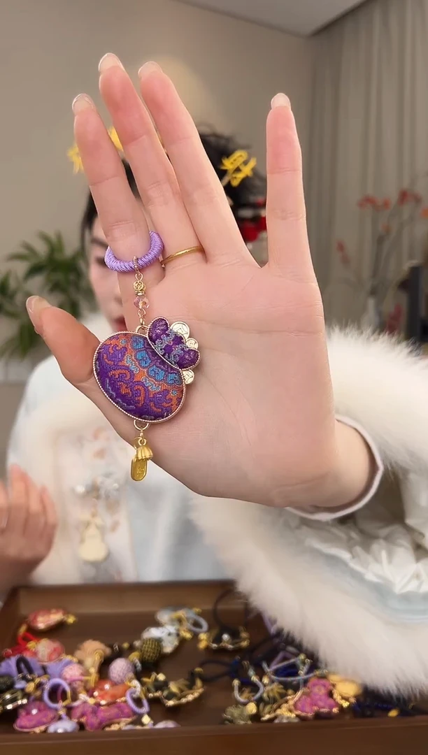 刺绣紫八达葫芦包挂