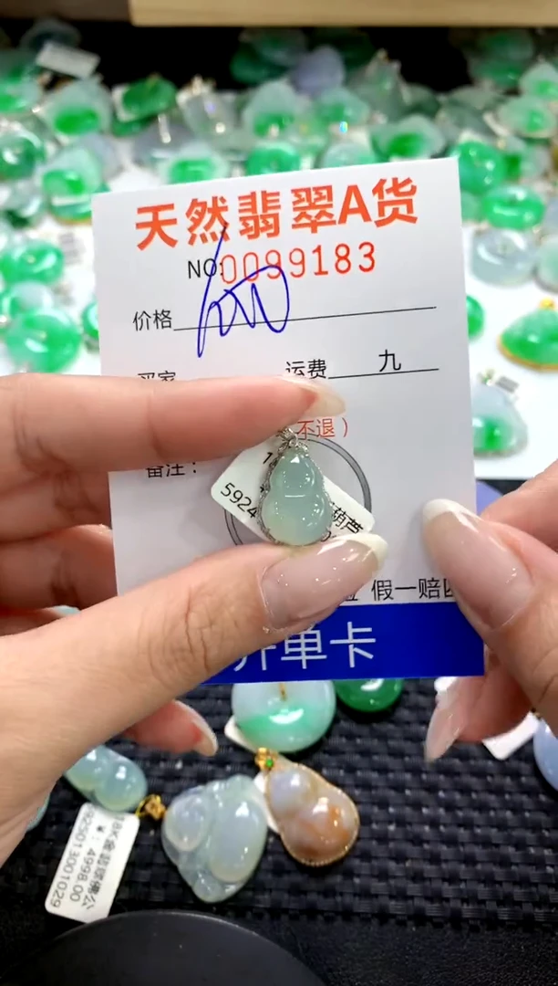 翡翠18K金镶嵌颈饰1111111111111111