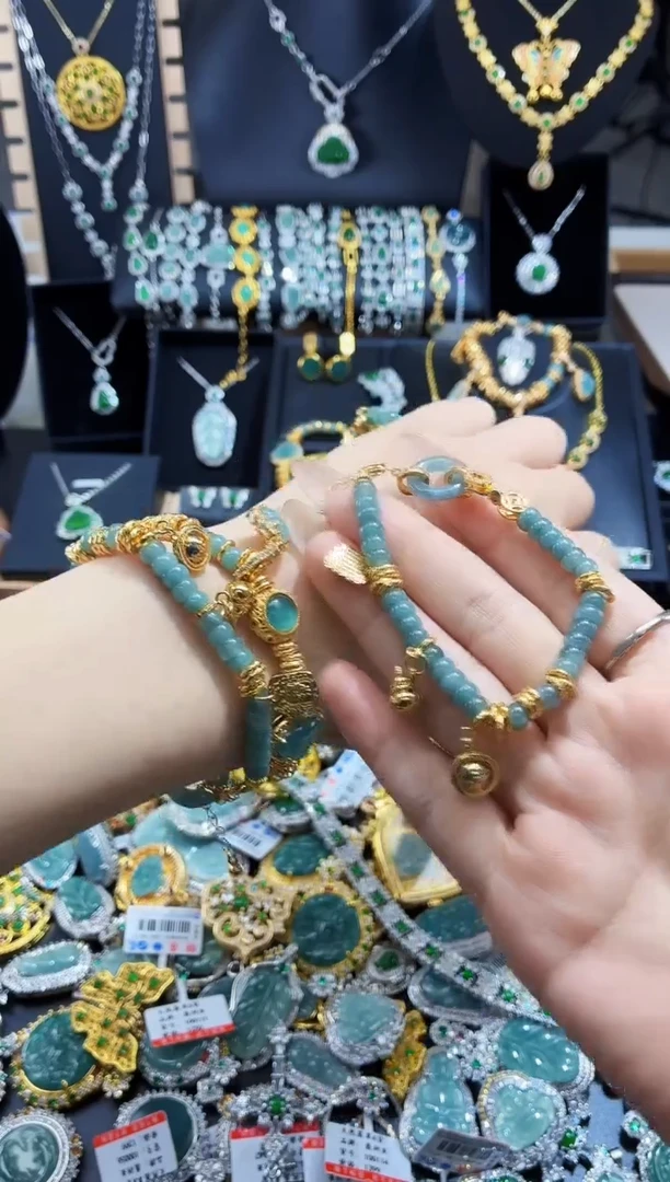 翡翠未镶嵌吊坠(不含链)天然翡翠a货 多样性发其一