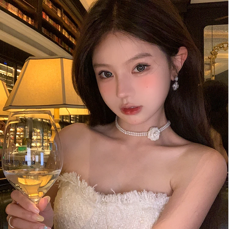 非金属仿珍珠项链 月光白玫瑰花朵珍珠choker颈带项圈脖子配饰女