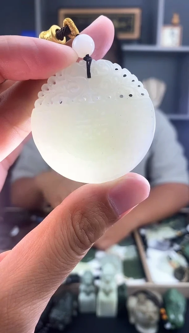 和田玉未镶嵌颈饰1