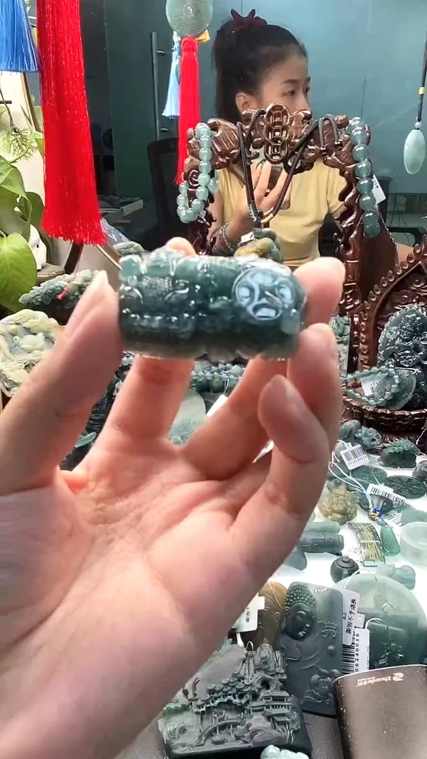 颈饰未镶嵌翡翠荣****昇翡翠