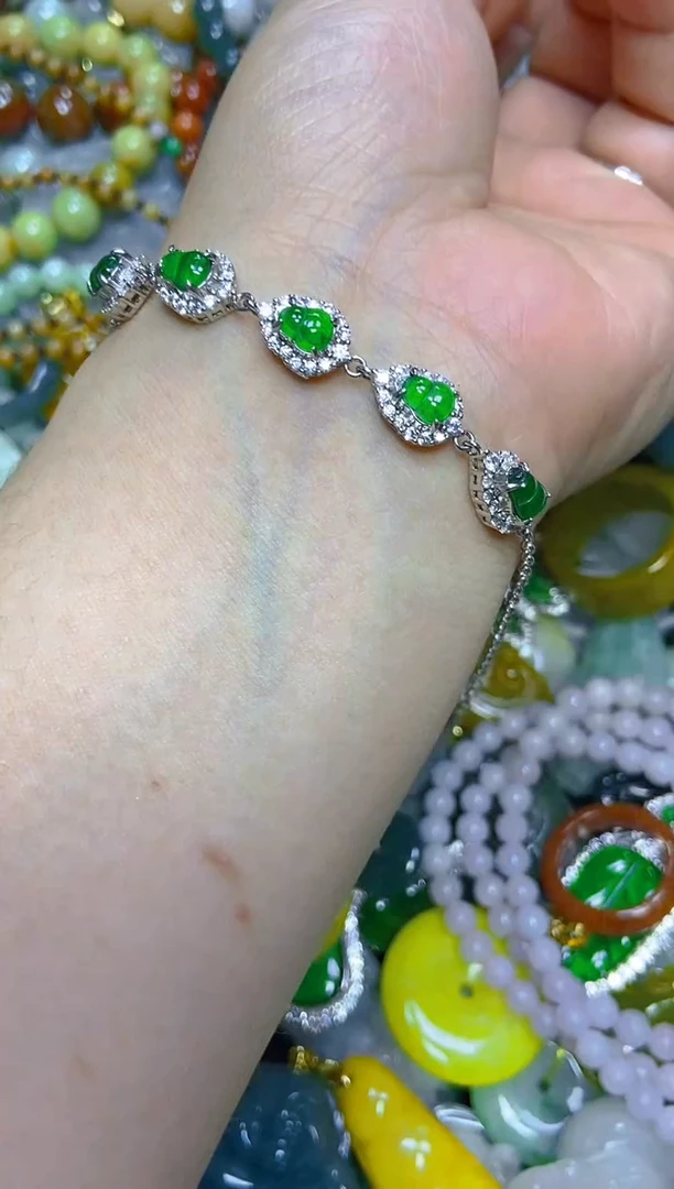 颈饰未镶嵌翡翠/T/翡翠A货，一件也是批发价