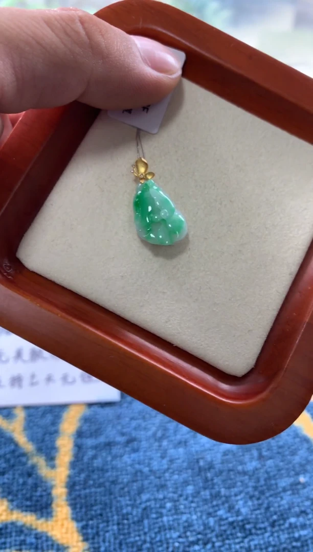 吊坠(不含链)18K金镶嵌翡翠白菜