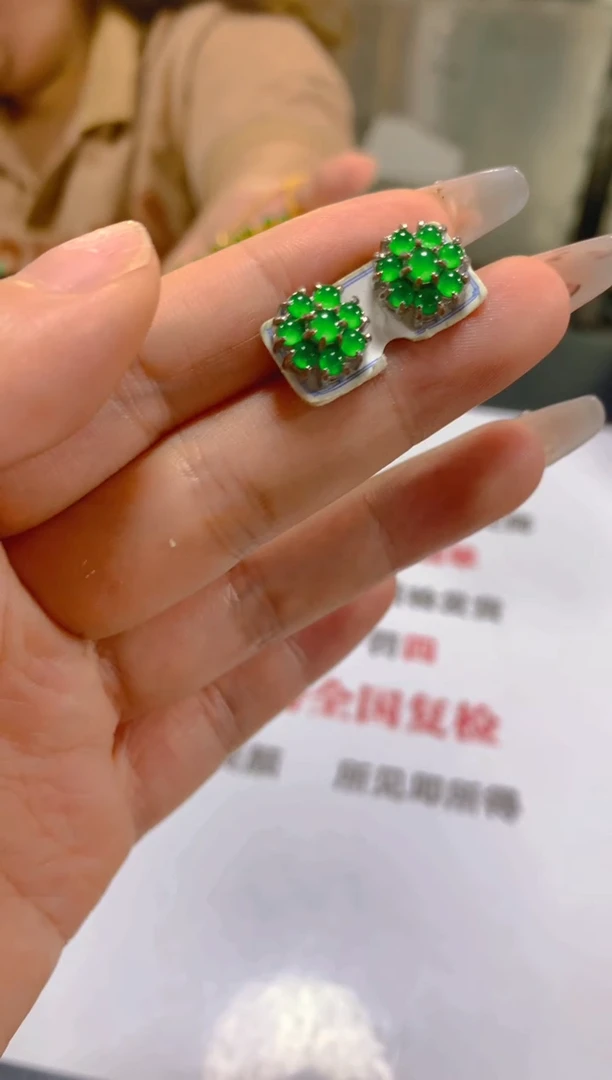 未镶嵌翡翠耳饰多样性发一