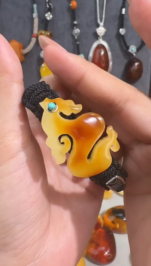 未镶嵌琥珀裸石小****️琥珀