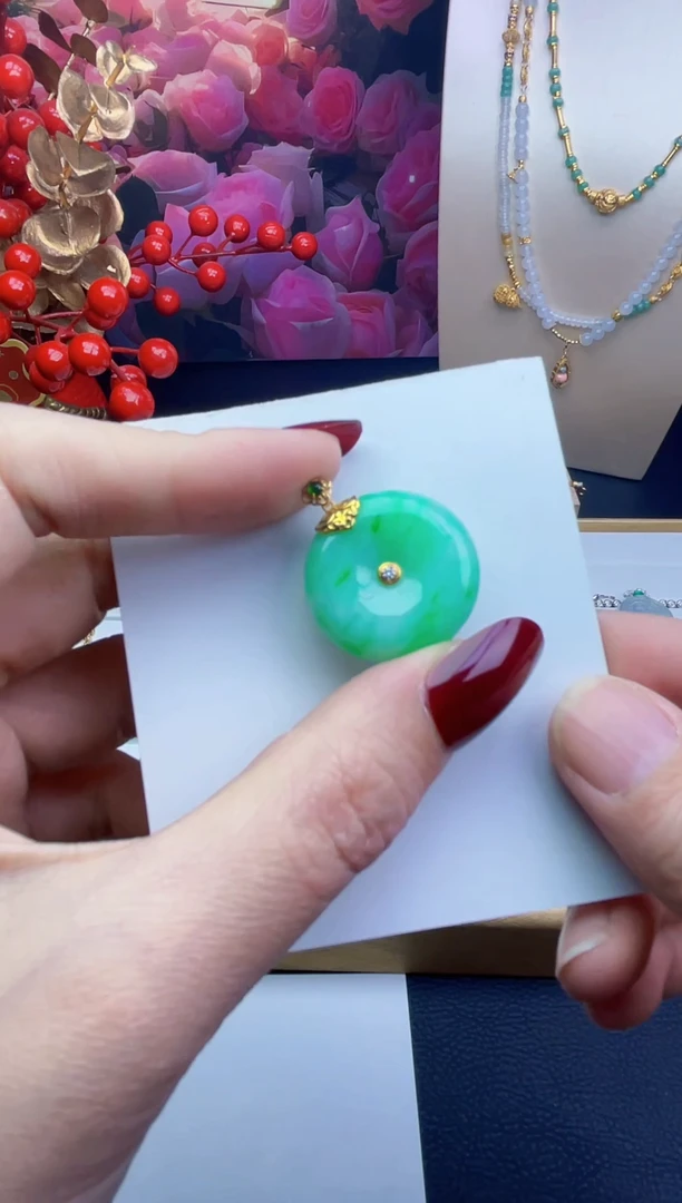 【闪购商品】翡翠挂件18K金镶嵌翡翠吊坠