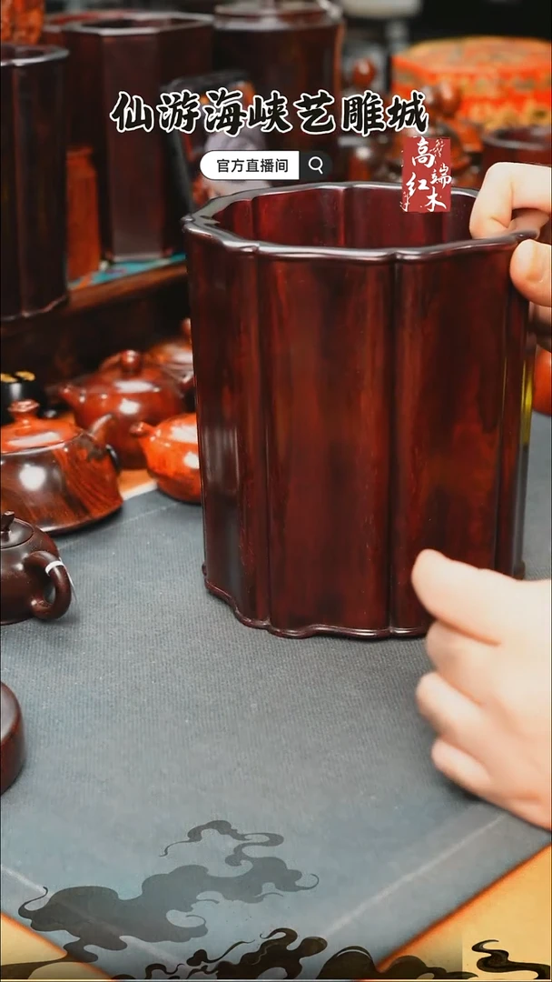 紫檀木类端景台小叶紫檀葵角笔筒