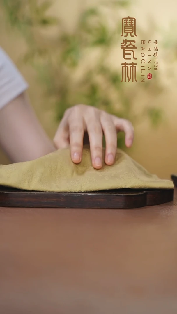 宝瓷林金色团花茶巾