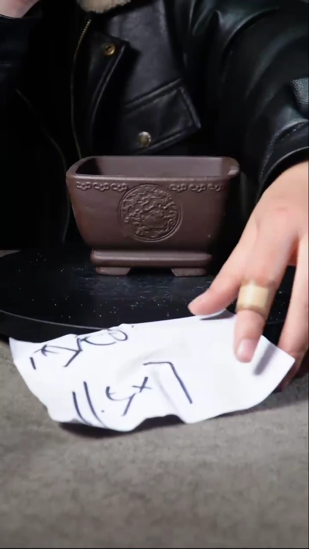 A宜兴紫砂小花盆