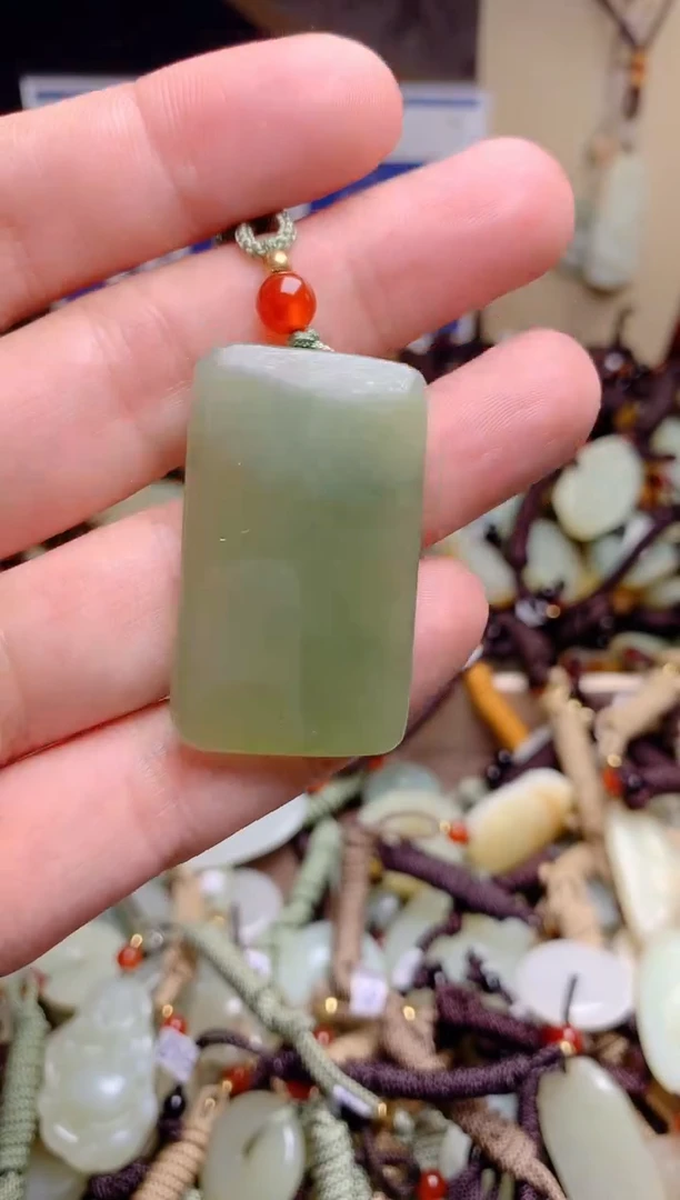 和田玉未镶嵌颈饰1