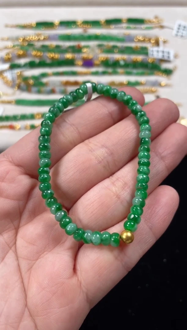 足金镶嵌手串翡翠一条   P291