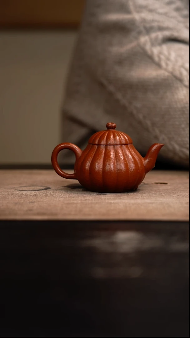 【闪购商品】紫砂茶壶筋纹梨形壶粗砂朱红泥85cc