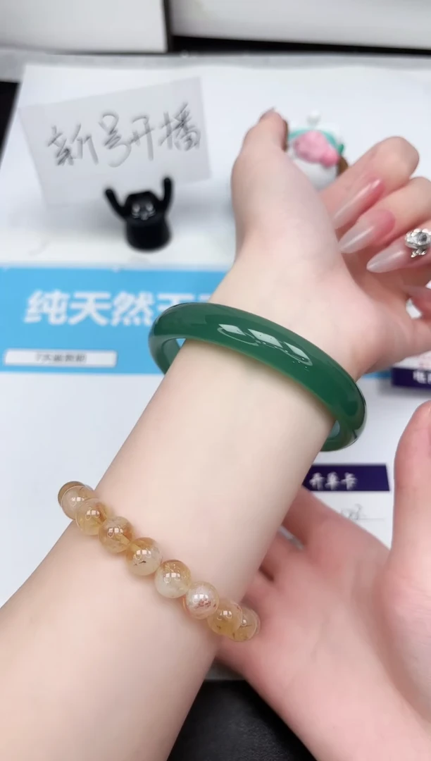 石英质玉手镯未镶嵌128-64