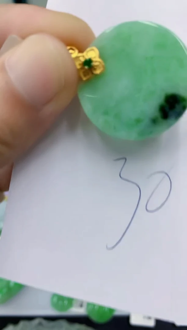 翡翠未镶嵌颈饰翡翠