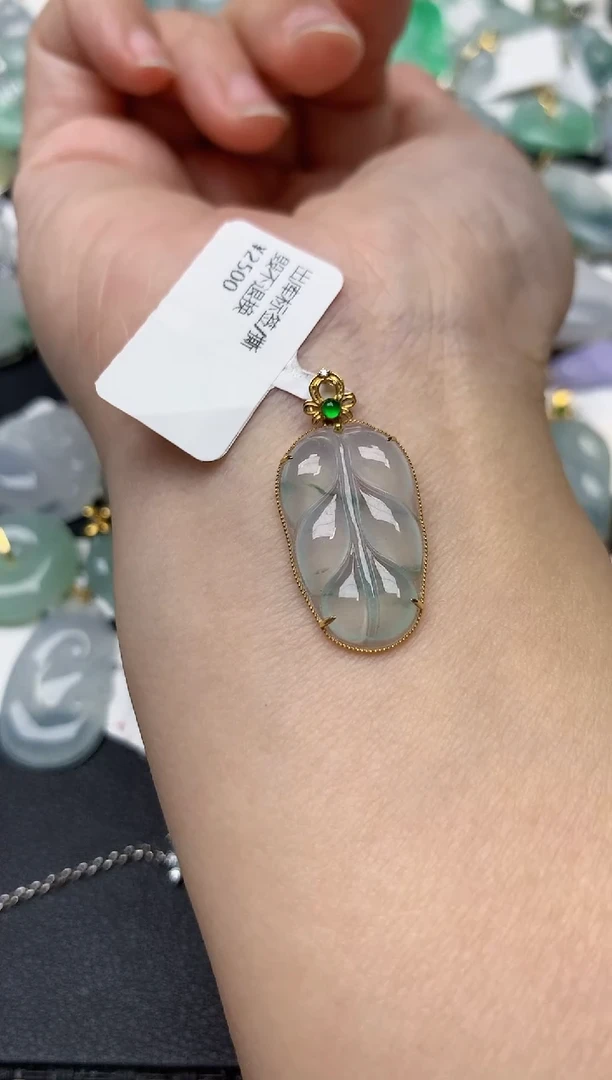 颈饰18K金镶嵌翡翠天然缅甸A货翡翠
