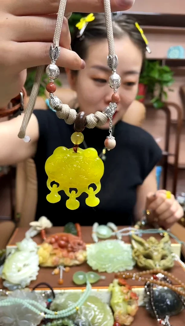 未镶嵌岫玉吊坠·1