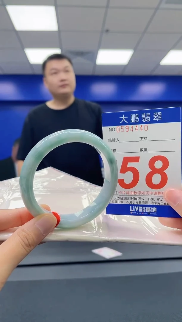 翡翠手镯未镶嵌AAAAAAAA