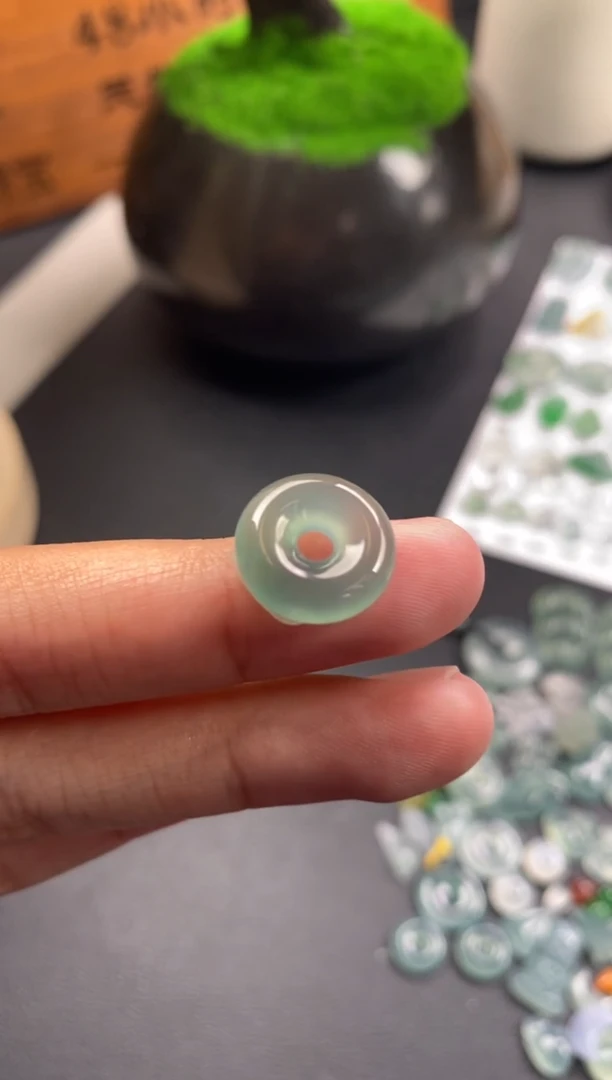 颈饰未镶嵌翡翠冰种甜甜圈