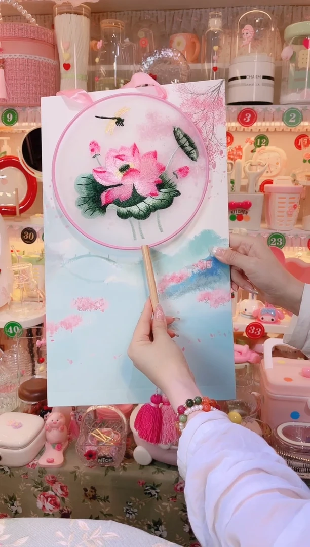 摆件品质好发货快放心拍！荷花团扇