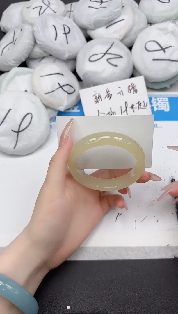 未镶嵌手镯石英质玉214-56