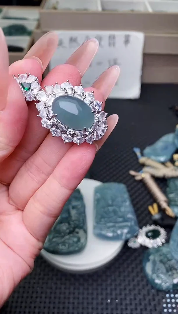 颈饰未镶嵌翡翠