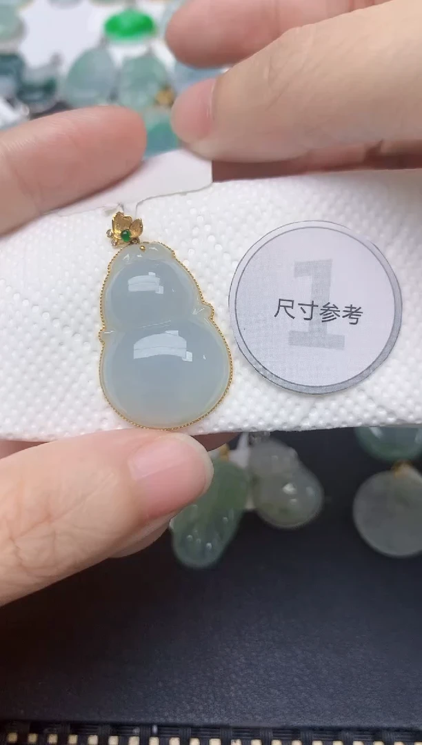 翡翠18K金镶嵌颈饰天然缅甸A货翡翠