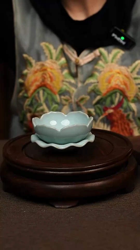 瓷片天青色莲花茶漏 微瑕 不带礼盒