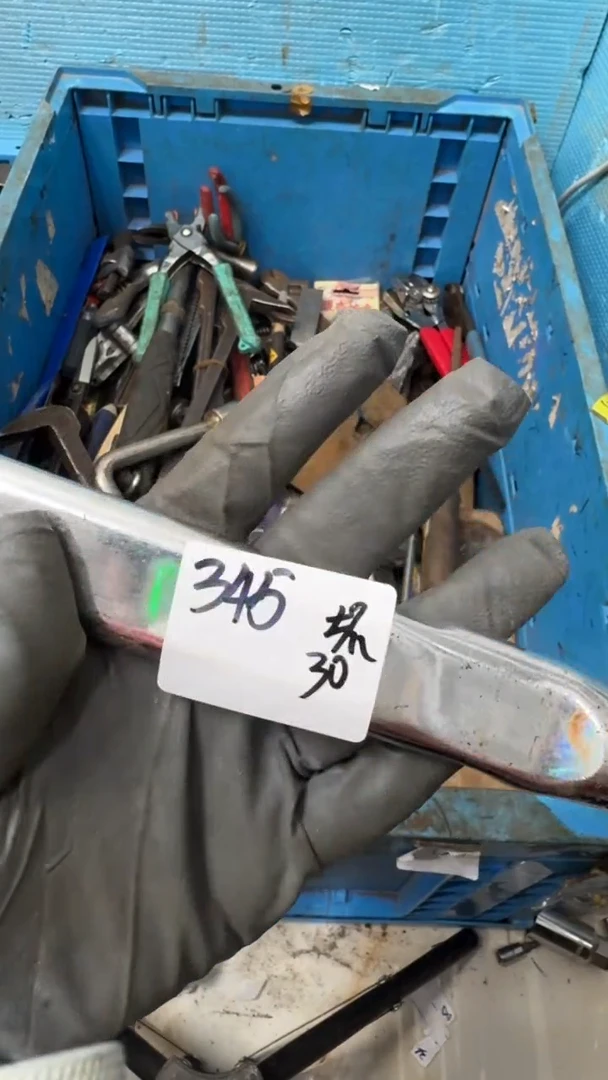 午****曲家用五金工具一个坏