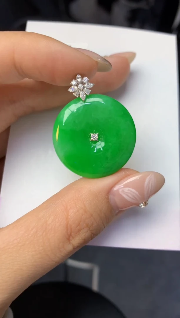 颈饰18K金镶嵌翡翠天然缅甸a货翡翠百元以上9元证书费自理