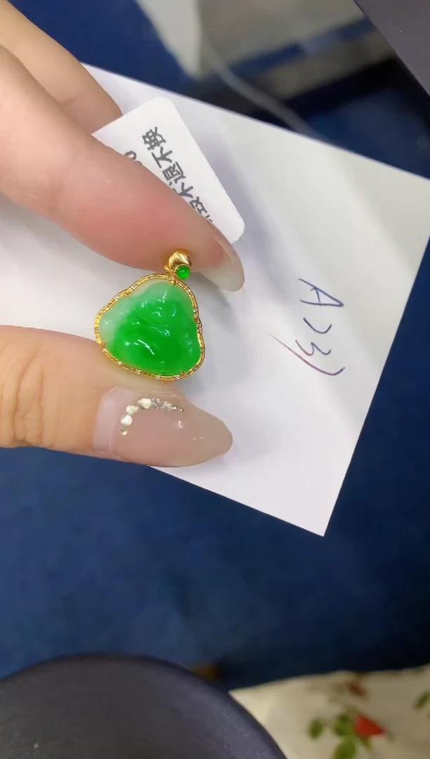 颈饰18K金镶嵌翡翠缅甸天然翡翠a货