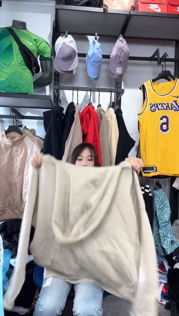 1632    编码 瑕疵款直播间过款为准 尺码