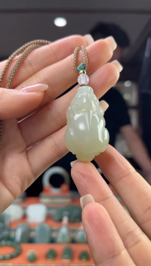 和田玉未镶嵌颈饰佩佩