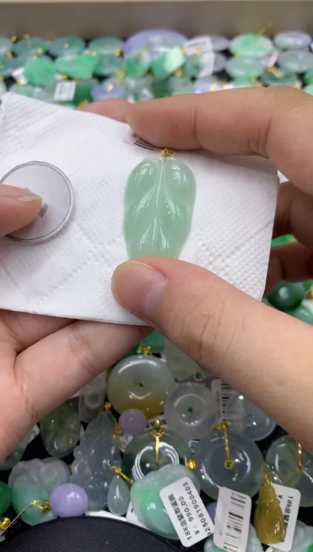 颈饰未镶嵌翡翠天然缅甸翡翠A货
