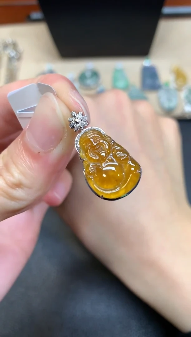 【闪购商品】翡翠颈饰18K金镶嵌财神爷【无服务费】