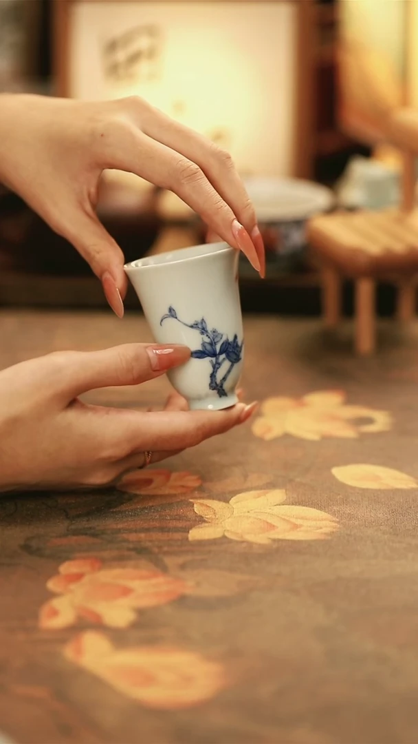 M4002/陶瓷青花花卉闻香杯