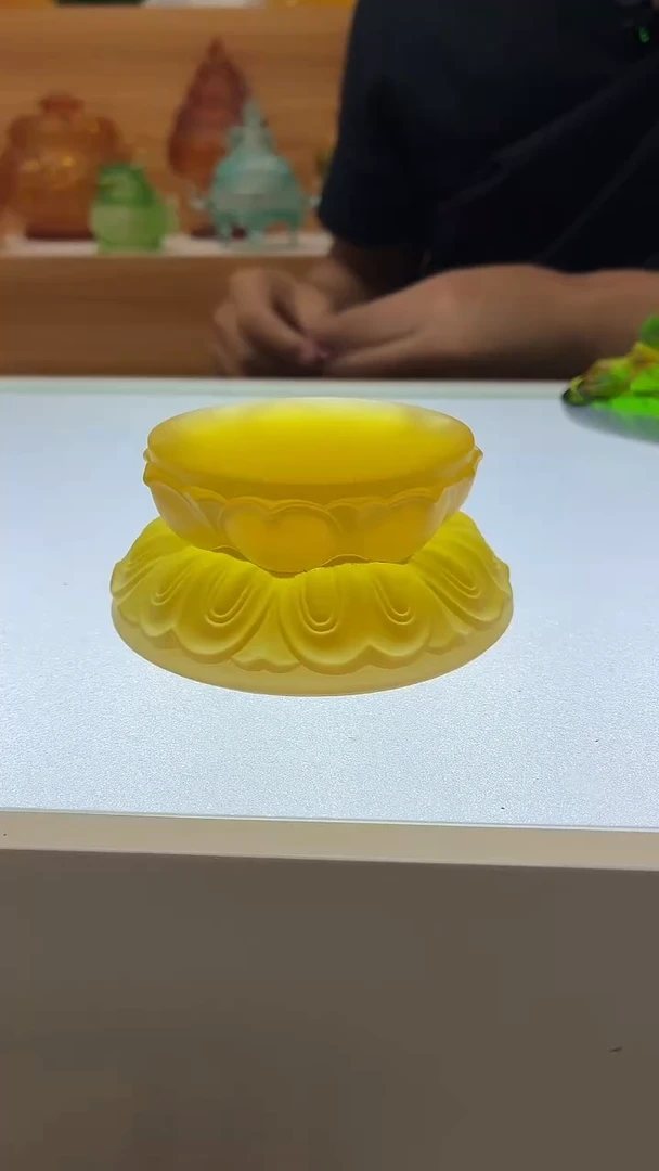 琉璃手工艺品双层莲花底座10*4公分琥珀色