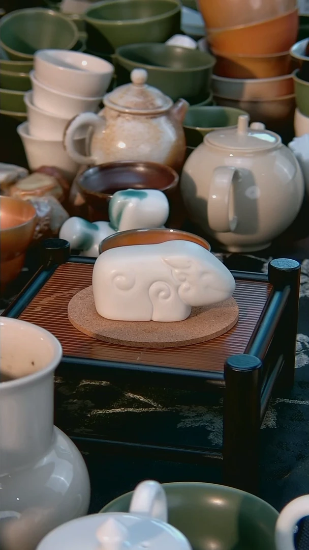 杨***么微瑕 彭州白瓷 石犀牛茶宠