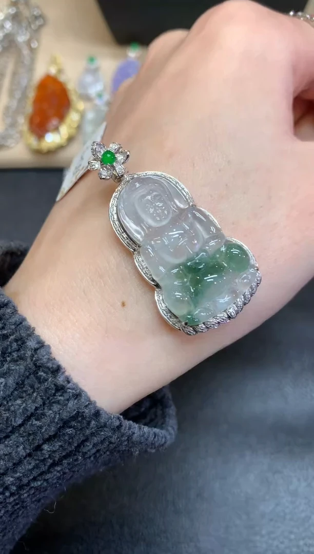 【闪购商品】翡翠颈饰18K金镶嵌观音【无服务费】