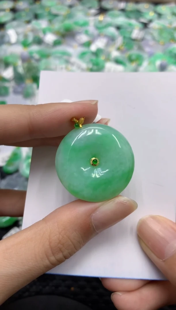 翡翠18K金镶嵌颈饰天然缅甸翡翠A货