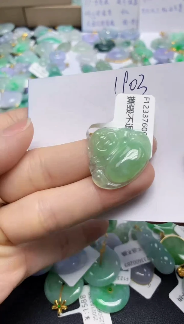翡翠18K金镶嵌颈饰天然缅甸翡翠A货