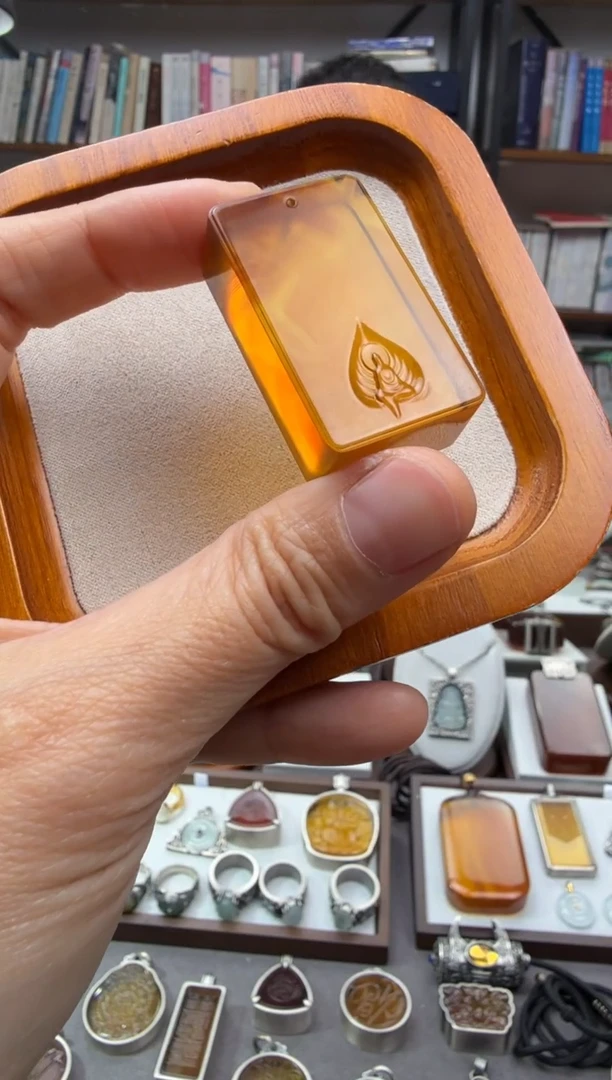 琥珀颈饰未镶嵌无相佛吊坠