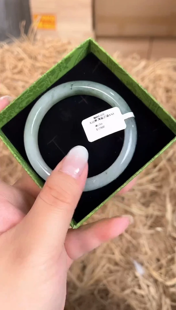 未镶嵌手镯石英质玉A-035