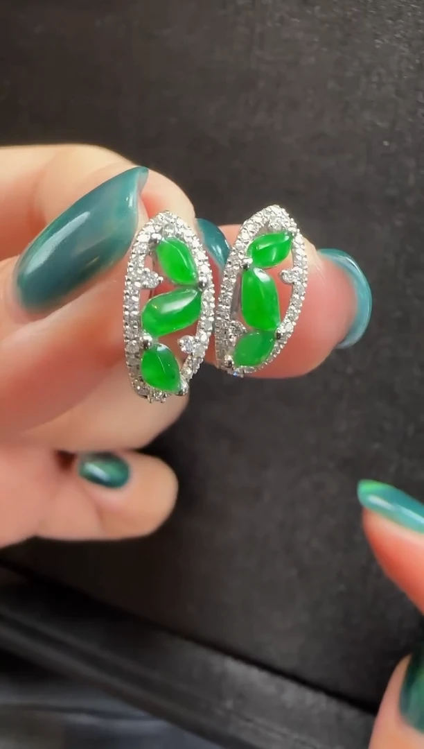 【闪购商品】翡翠耳环18K金镶嵌251随形一对