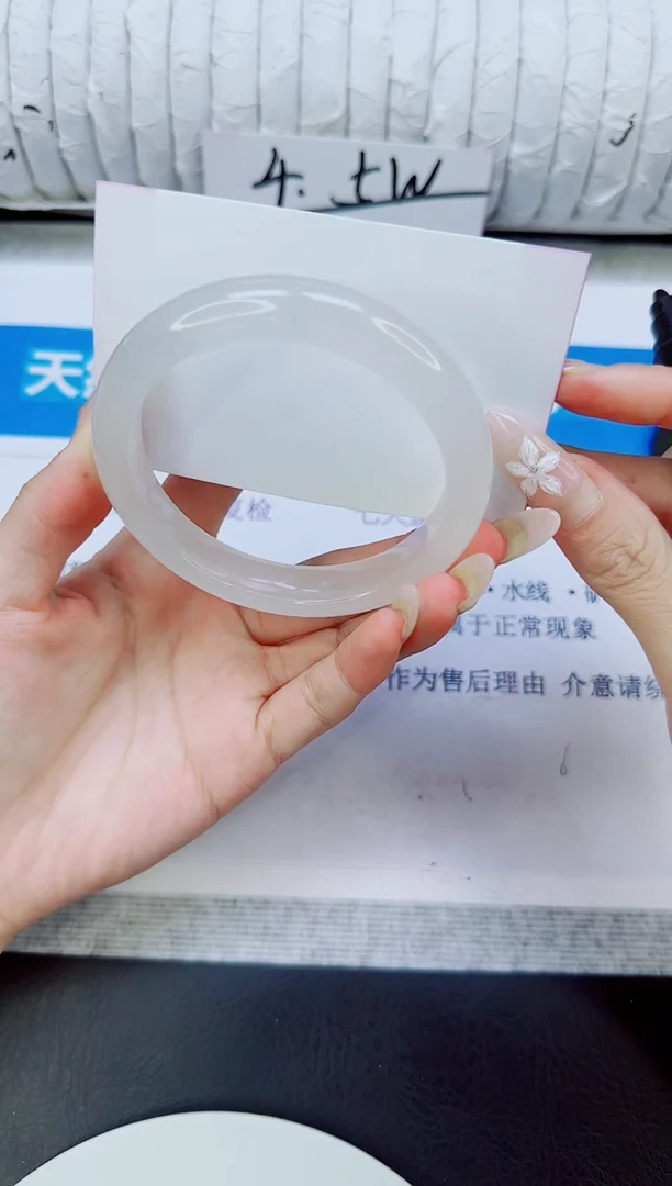 未镶嵌手镯石英质玉212/54.3