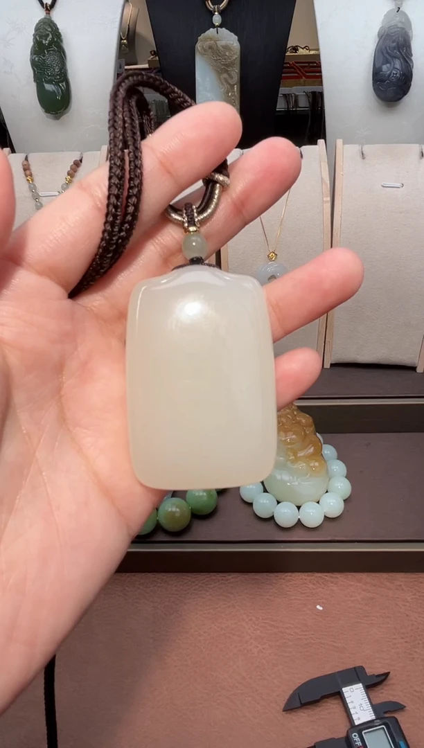 颈饰未镶嵌和田玉苏